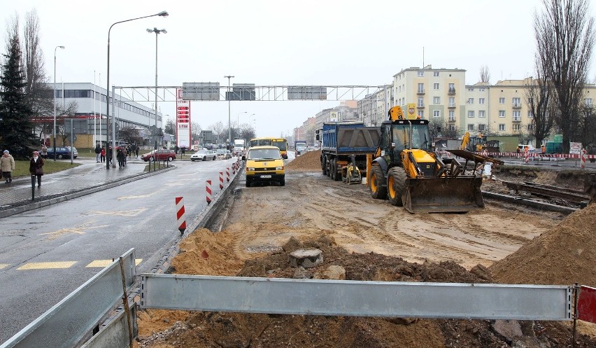 Trasa W-Z. Na trzech skrzyżowaniach trwa budowa torowisk [ZDJĘCIA]