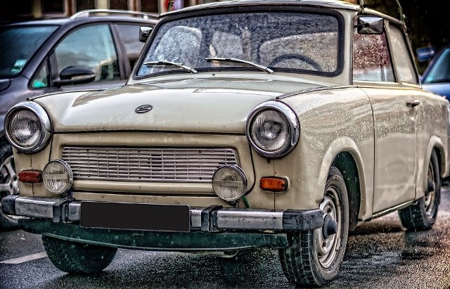 Mały i duży fiat, Syrenka, Warszawa te samochody królowały na ulicach polskich miast ponad pół wieku temu. A czym jeszcze jeździli Polacy. Pamiętasz? Zobacz w naszej galerii. >>>ZOBACZ WIĘCEJ NA KOLEJNYCH SLAJDACH