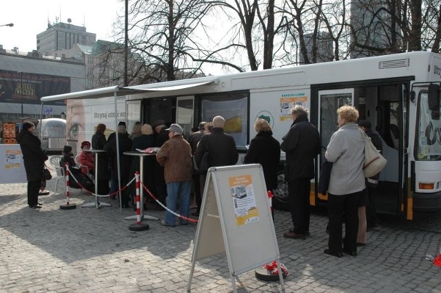Przez pierwsze dwa dni w Warszawie przebadało się 350 osób. Od piątku do poniedziałku mobilny gabinet zaparkuje w Radomiu pod Urzędem Miejskim przy ulicy Żeromskiego.