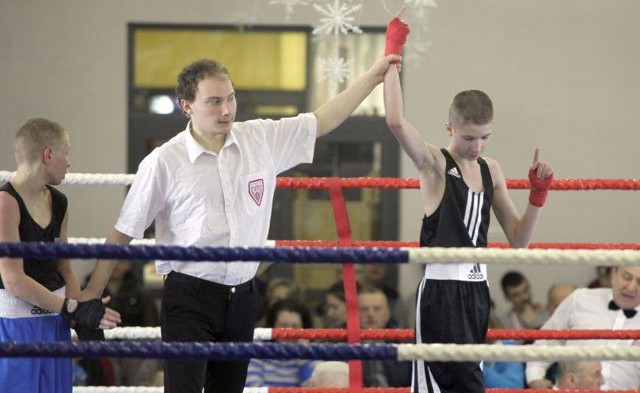 Tylko Beniamin Zarzeczny (z prawej) z klubu Feniks Stalowa Wola wygrał swoją walkę podczas Turnieju o Puchar Burmistrza Boguchwały.