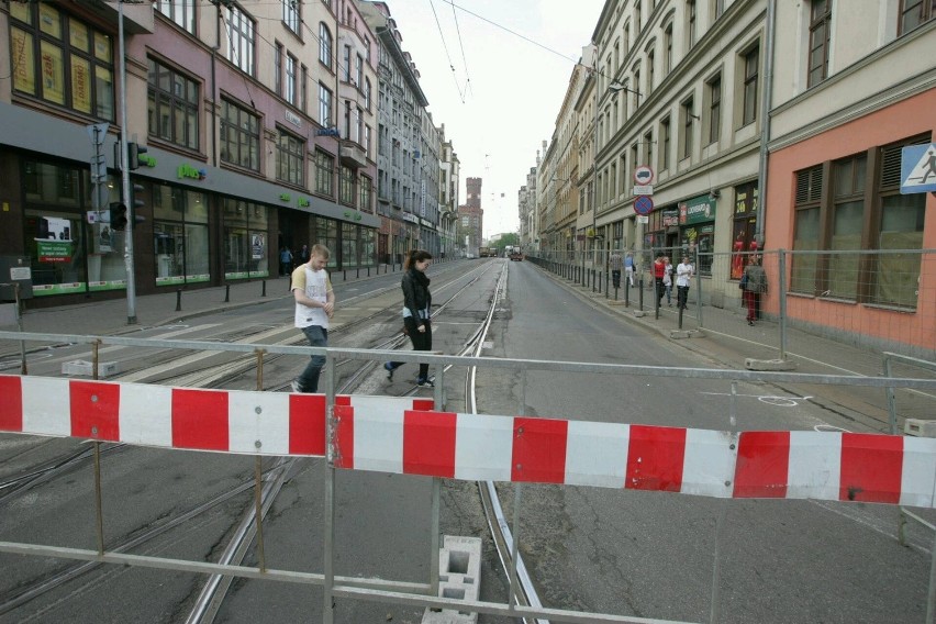 Wrocław: Ulica Krupnicza zamknięta. Uwaga na utrudnienia [ZDJĘCIA, OBJAZDY]