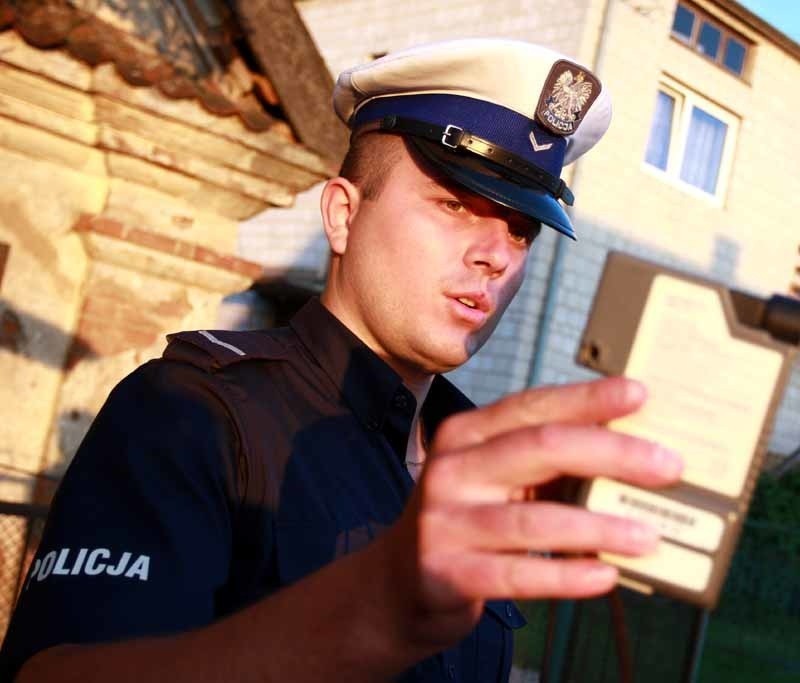 Sierżant Arkadiusz Kiejko podczas patrolu
