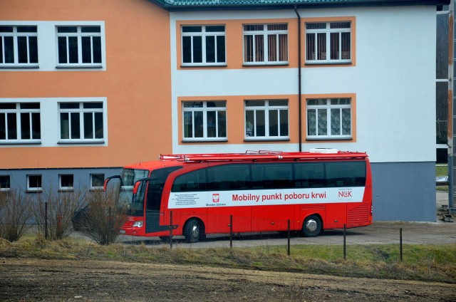 Uczniowie Zespołu Szkół Ponadgimnazjalnych w Łodzierzy oddali krew.