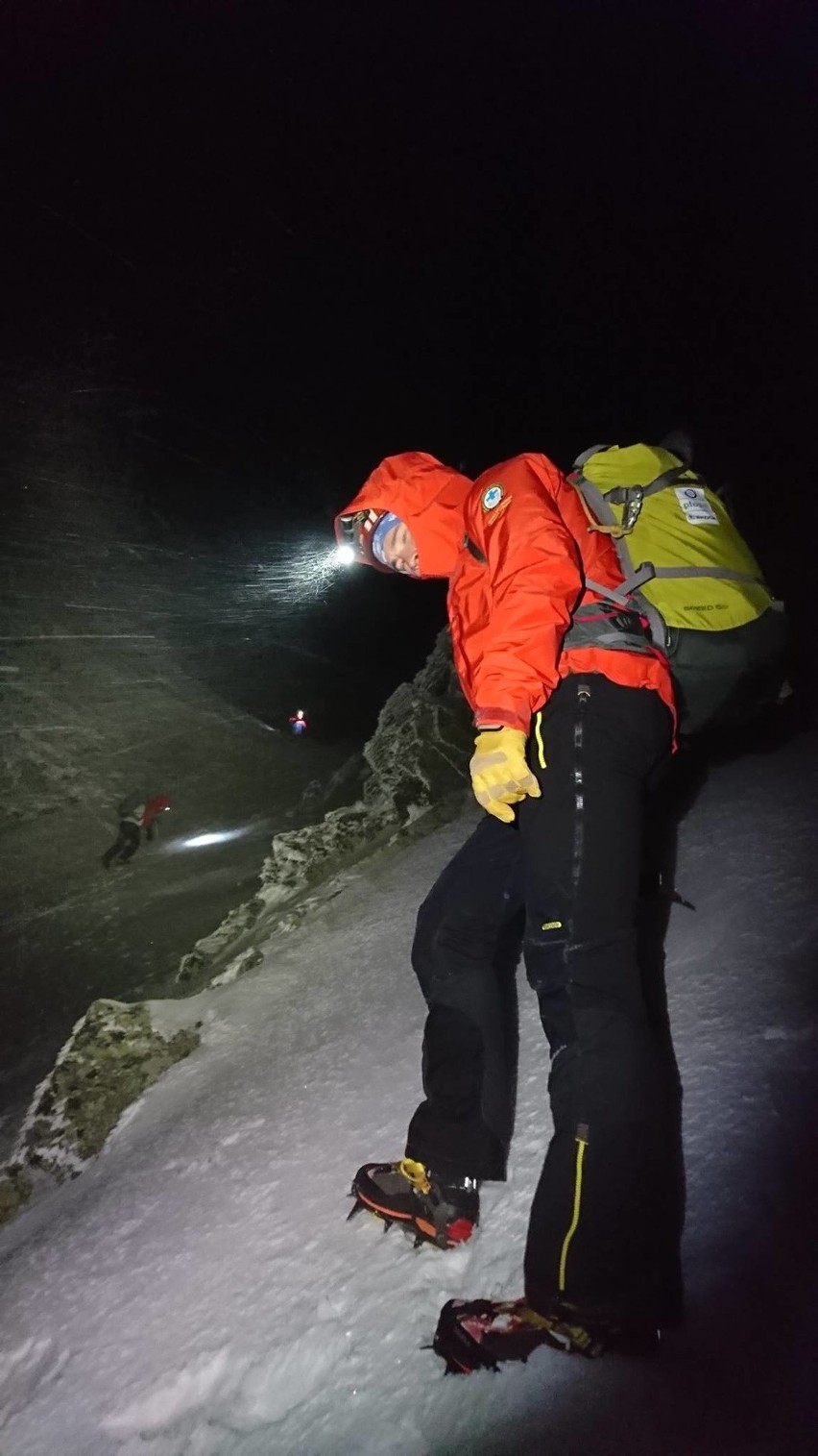 Tatry. Turyści w nocy zgubili się w rejonie Wrót Chałubińskiego [ZDJĘCIA]