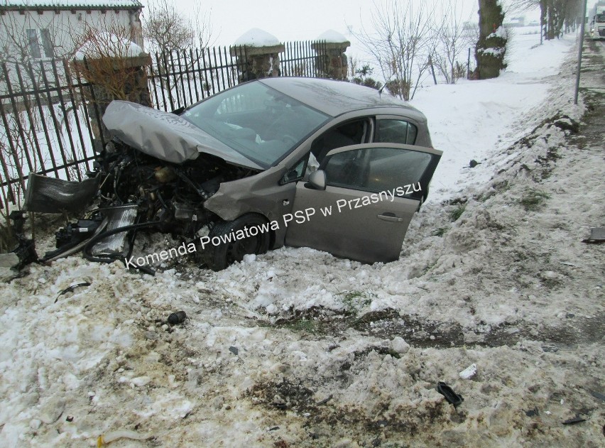 Przasnysz: wypadek na Szosie Ciechanowskiej. Zderzyły się opel i fiat [ZDJĘCIA]