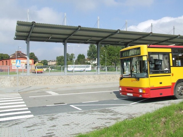 Przystanki zostaną przenesione pod tę wiatę