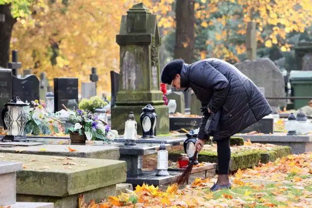 Likwidacja grobu polega na jedynie usunięciu części naziemnych, tj. płyty, krzyży oraz tabliczek. Szczątki osoby pochowanej pozostają nienaruszone. W tym miejscu chowa się kolejnych zmarłych