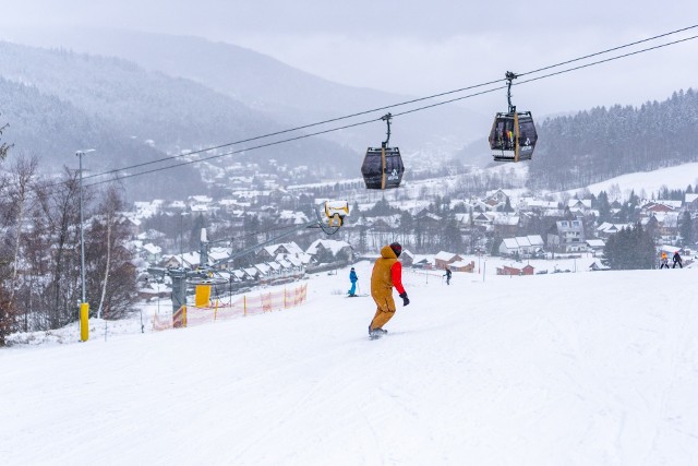 Warunki do jazdy w Szczyrkowskim Ośrodku Narciarskim są dobre, w sobotę 26 grudnia na trasach było sporo narciarzy i snowboardzistów. Ale z powodu silnego wiatru w niedzielę 27 grudnia zapadła decyzja o zamknięciu ośrodka