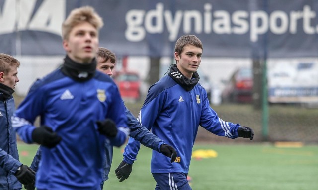 Młodzi piłkarze Arki Gdynia dość niespodziewanie zremisowali z Legią i warszawianie stracili pozycję lidera Centralnej Ligi Juniorów U-18.