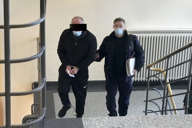 Artur M. doprowadzany na posiedzenie aresztowe w Sądzie Rejonowym w Słupsku