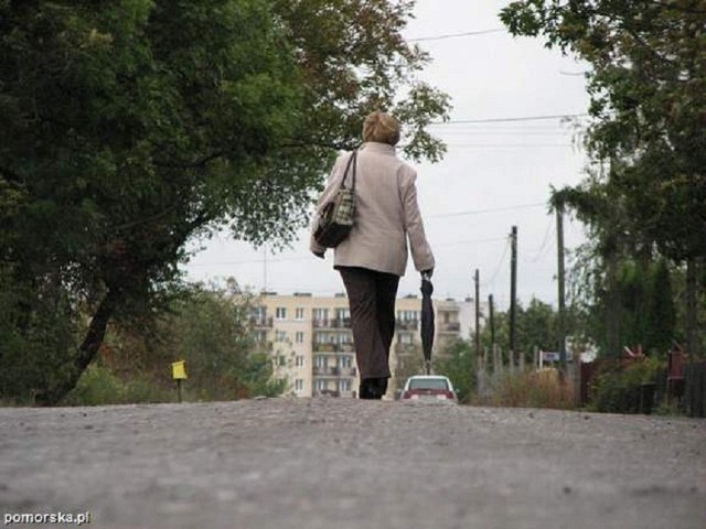 Mieszkańcy ul. Rąbińskiej czekają na inwestycje. Drażnią ich samorządowe przepychanki.