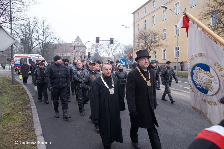 Stargard bez prezydenta. Ostatnie pożegnanie: msza w kolegiacie, kondukt żałobny, pogrzeb [zdjęcia]