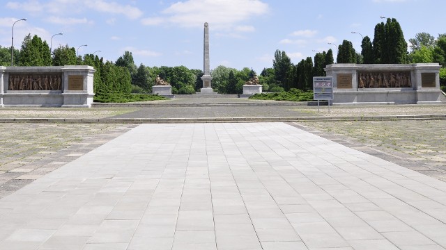Ceremonia miała się odbyć na Cmentarzu-Mauzoleum Żołnierzy Sowieckich w Warszawie.