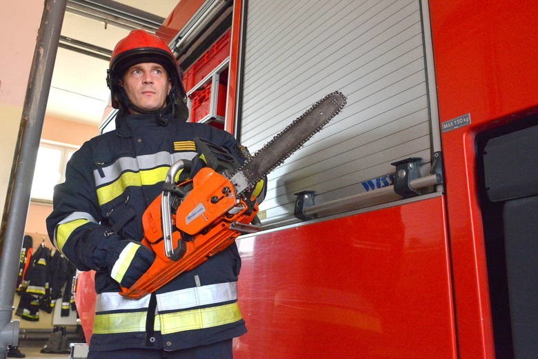 Łukasz Mika ma przerwę w rozgrywkach ligowych, ale ma teraz dużo pracy w Straży Pożarnej. Mówi o podpalaniu traw i koronawirusie [ZDJĘCIA] 