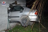 Olchowiec: Samochód wbił się w dom, kierowca był pijany