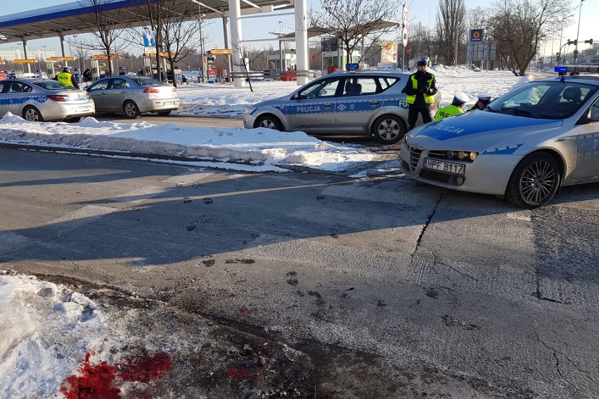 Bójka na Piłsudskiego w Łodzi przy centrum Tulipan....