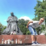 Włoski komik wypiął się na św. Jana Pawła II w Toruniu. W sieci zawrzało