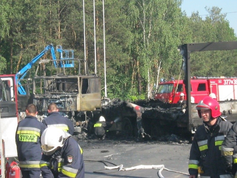Ciężarówka stanęła w płomieniach (zdjęcia Czytelnika)
