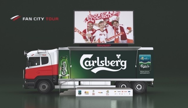 Każda z ciężarówek FAN CITY TOUR została wyposażona w wysokiej jakości, wysuwany do góry ekran diodowy.