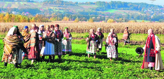 Mieszkańcy Zielonek, Bibic, Węgrzc i Pękowic na sesji etnograficzno-historycznej prezentowali dawne ubiory