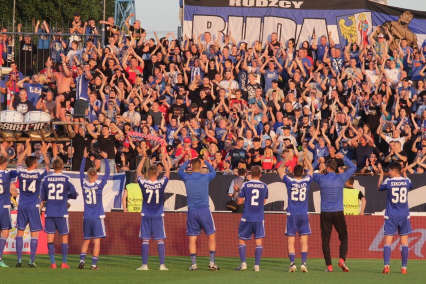 Ruch Chorzów - GKS Katowice 1:0. Tak cieszyli się kibice i piłkarze Niebieskich ZDJĘCIA