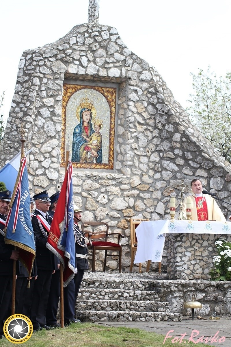 Powiatowa pielgrzymka strażaków w Skarżycach