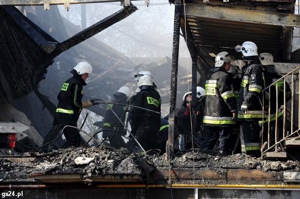 Tragedia w Kamieniu Pomorskim. W płomieniach zginęło 21 osób. Trwa żałoba narodowa. Zobacz video