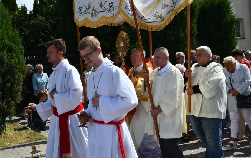 Piękna procesja Bożego Ciała w parafii świętego Szczepana w...