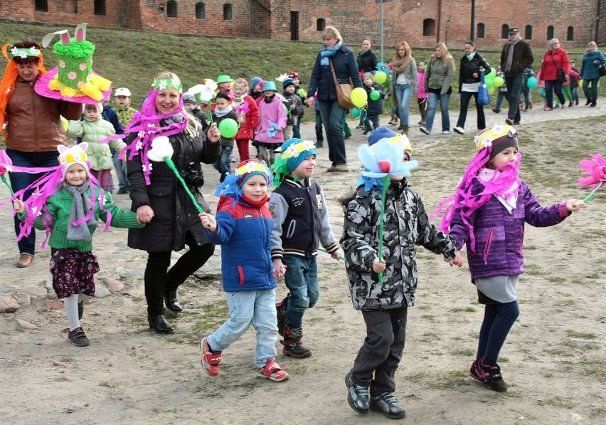 Maluchy na pytanie, dlaczego lubią wiosnę, odpowiadały: - Bo...