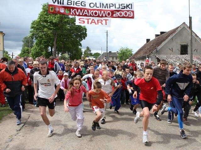 W Kwakowie startuje najwięcej uczestników ze wszystkich imprez regionu. Tutaj na zdjęciu start do biegu w 2009 roku.
