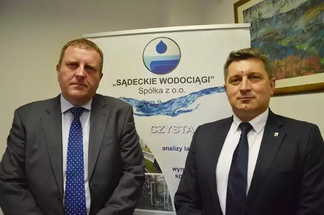 Nowy Zarząd Sądeckich Wodociągów. Z lewej prezes Tadeusz Fraczek, z prawej wiceprezes Sławomir Rajski