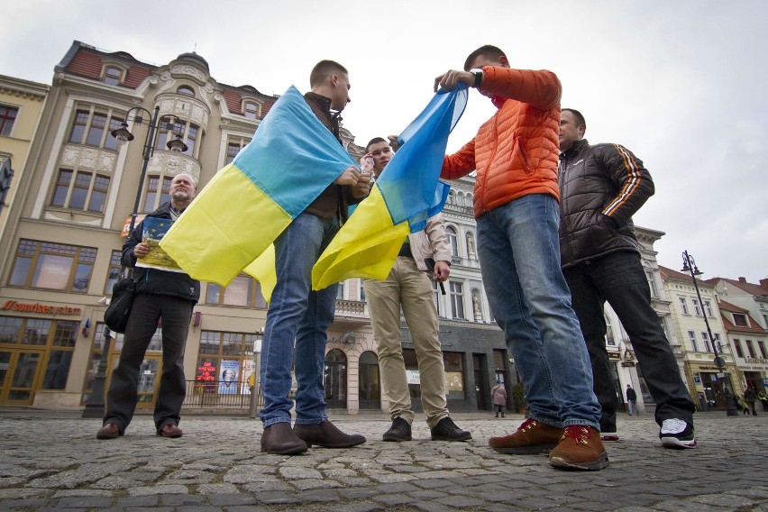 Ukraińcy i Polacy protestują przeciwko interwencji Rosji na...