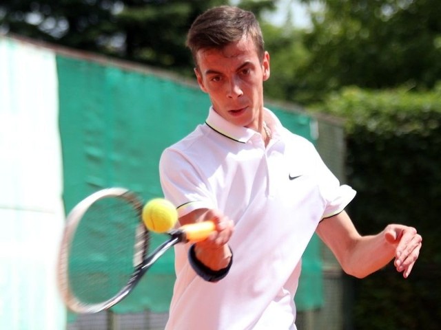 Sylwester Puchalski został mistrzem Ostrowi Mazowieckiej w tenisie ziemnym.