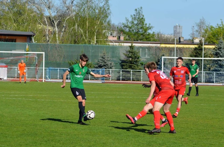 3 liga. Wisła Sandomierz - Stal Stalowa Wola 0:3. Pioronujące pięć minut zielono-czarnych na początku drugiej połowy przesądziło (ZDJĘCIA)