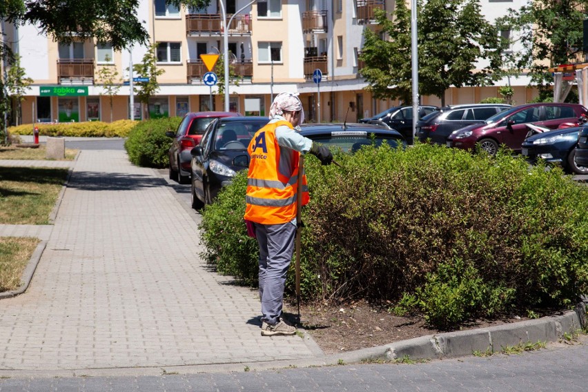 Mieszkańcy z niepokojem przyglądają się temu, co robi...