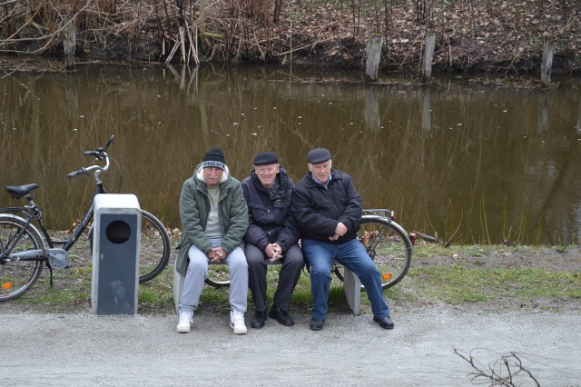 Otwarcie tężni solankowej w parku w Szprotawie. Park zyskał nowe alejki i ławki