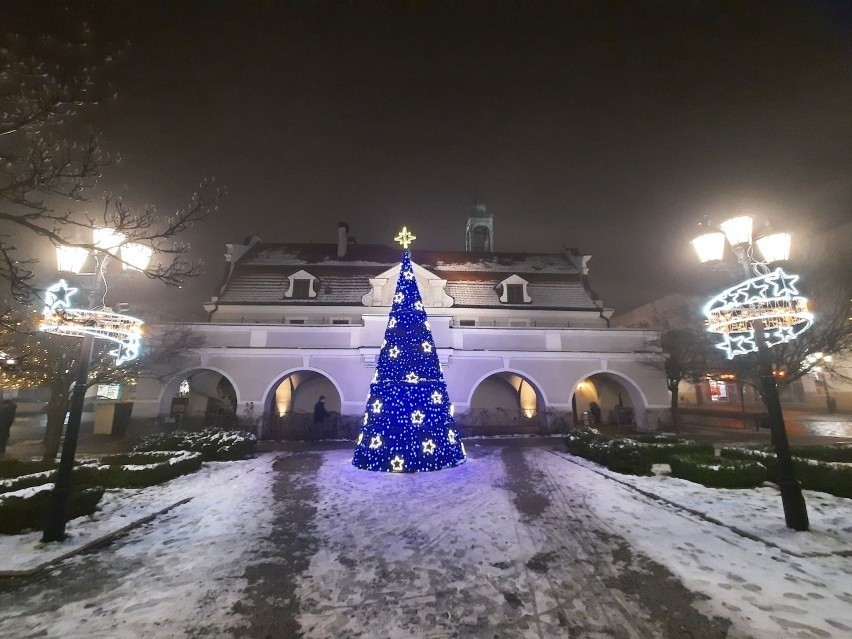 Kluczbork co roku wzbogacał świąteczną iluminację o nowe...