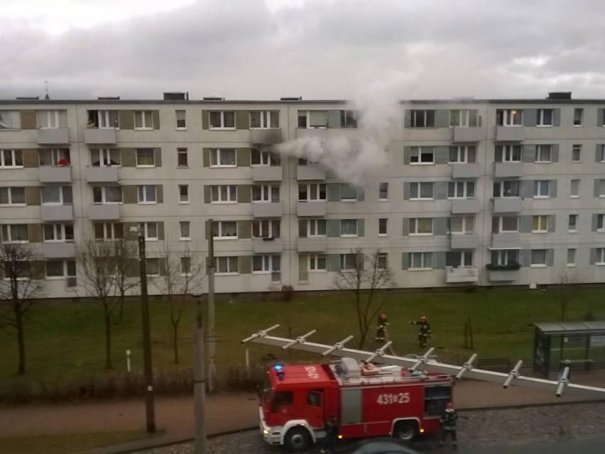 Pożar w Gdyni. W mieszkaniu przy ul. Zamenhofa spaliła się kanapa [ZDJĘCIA] 