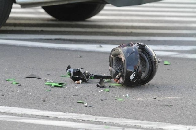 Wypadek motocyklisty na autostradzie A4. Służby jadą na miejsce.