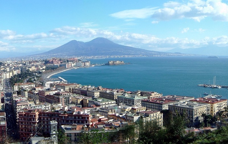 Jeśli urlop z gwarancją dobrej pogody, to tylko w Neapolu! W...