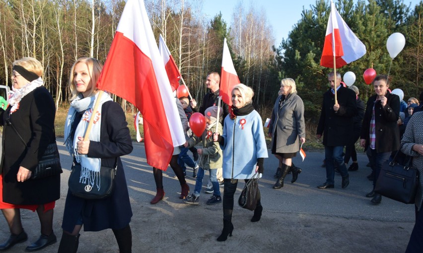 Marsz Niepodległości 2018 w Kazanowie. W 100 rocznicę odzyskania Niepodległości świętowali mieszkańcy gminy Kazanów. Złożyli hołd poległym