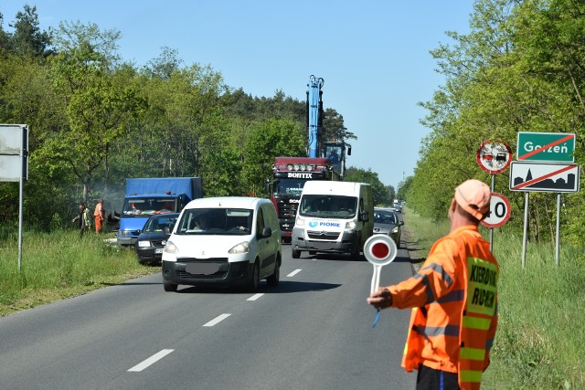 Na niektórych odcinkach ścieżka już gotowa. W rejonie Gorzenia drogowcy kilka dni temu jeszcze pracowali