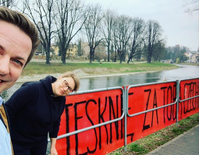 Tęsknię za Tobą Czechu - bannery nad Olzą w CieszynieZobacz kolejne zdjęcia. Przesuwaj zdjęcia w prawo - naciśnij strzałkę lub przycisk NASTĘPNE