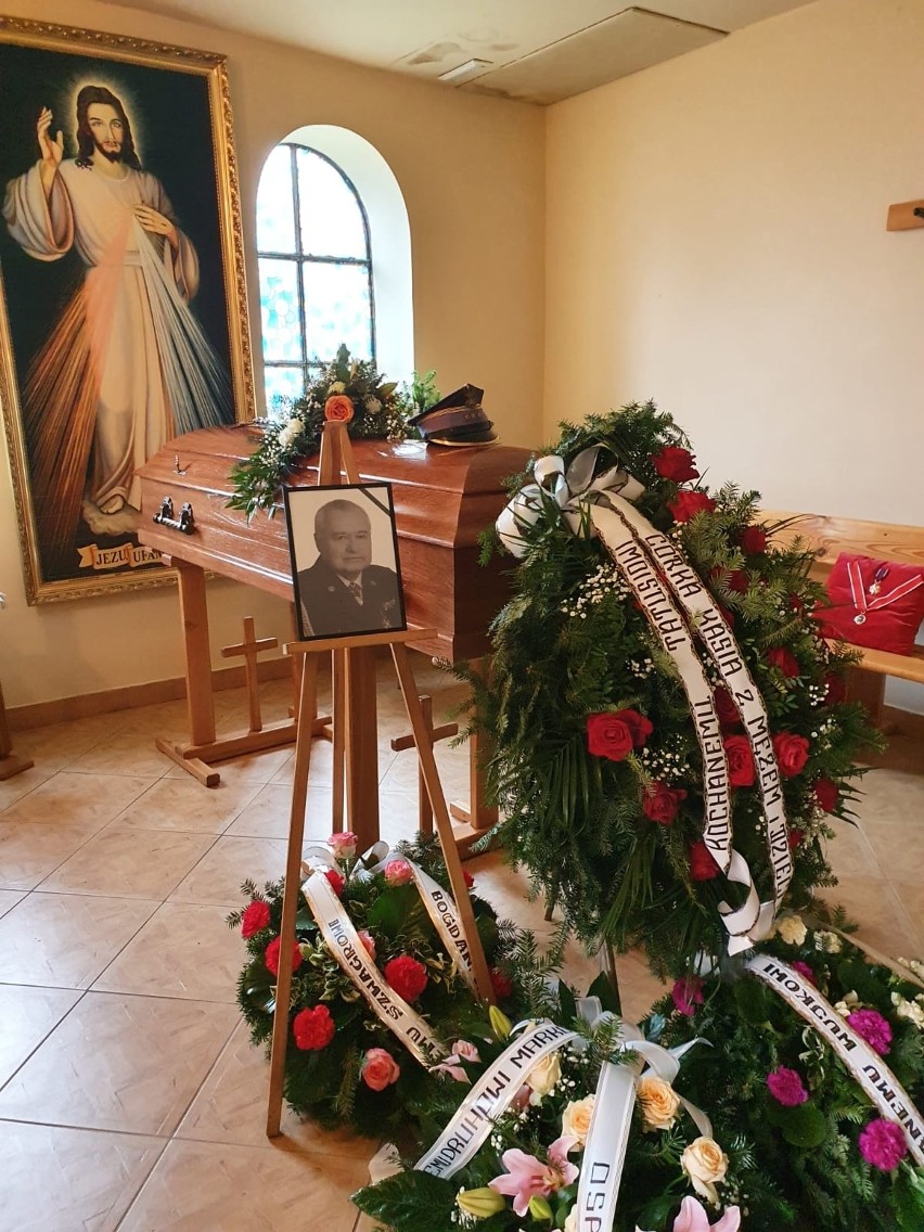 W Czarnolesie odbył się pogrzeb Marka Wesołowskiego, byłego komendanta powiatowego straży pożarnej w Lipsku. Zobacz zdjęcia