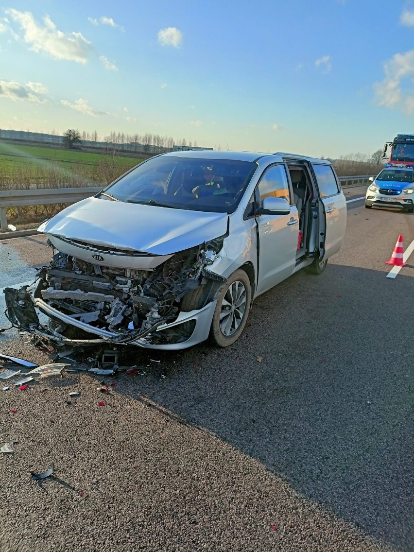 Wypadek na trasie Lublin-Puławy. 7 osób poszkodowanych, droga zablokowana