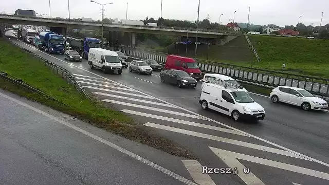 Korek na obwodnicy Krakowa. Jadący A4 muszą spodziewać się utrudnień w ruchu.