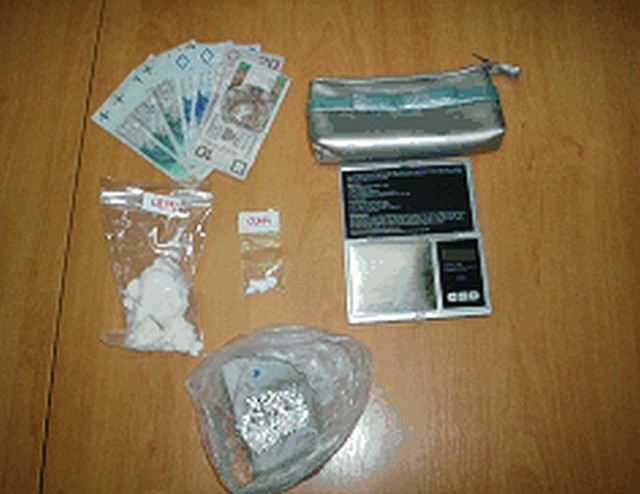 Policjanci w mieszkaniu 24-letniego inowrocławianina znaleźli blisko 70 gramów amfetaminy, z której mógł przygotować aż 140 porcji. 