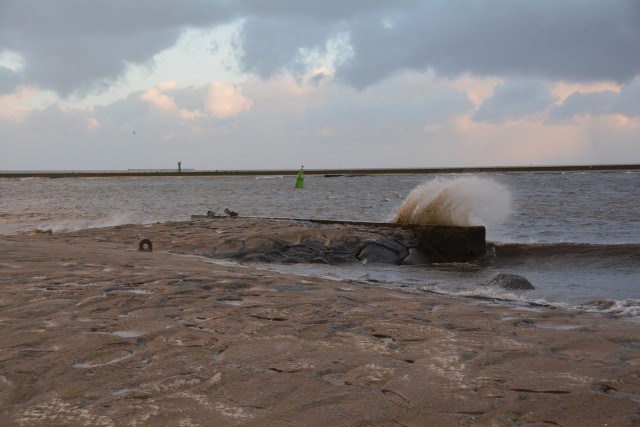 Na Bałtyku panuje sztorm o sile 9 w skali Beauforta