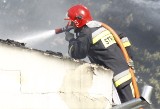 Katowice: pożar w budynku dawnego dworca w Murckach. Ogień gasiło 11 zastępów strażaków