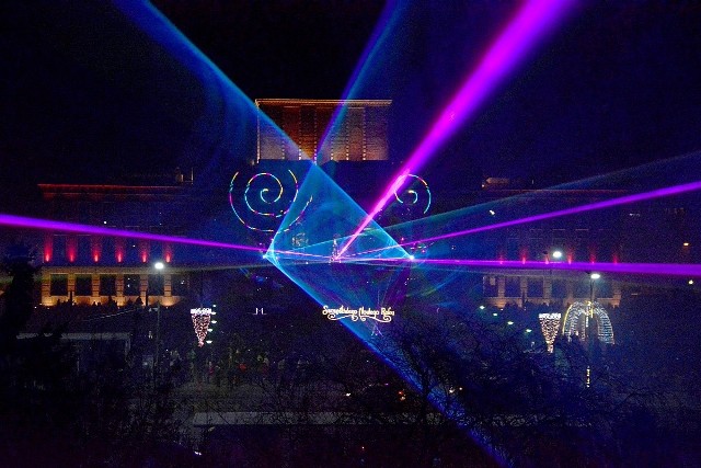 Sylwester 2016/2017 w Dąbrowie Górniczej: laserowe show i zabawa z DJ-em